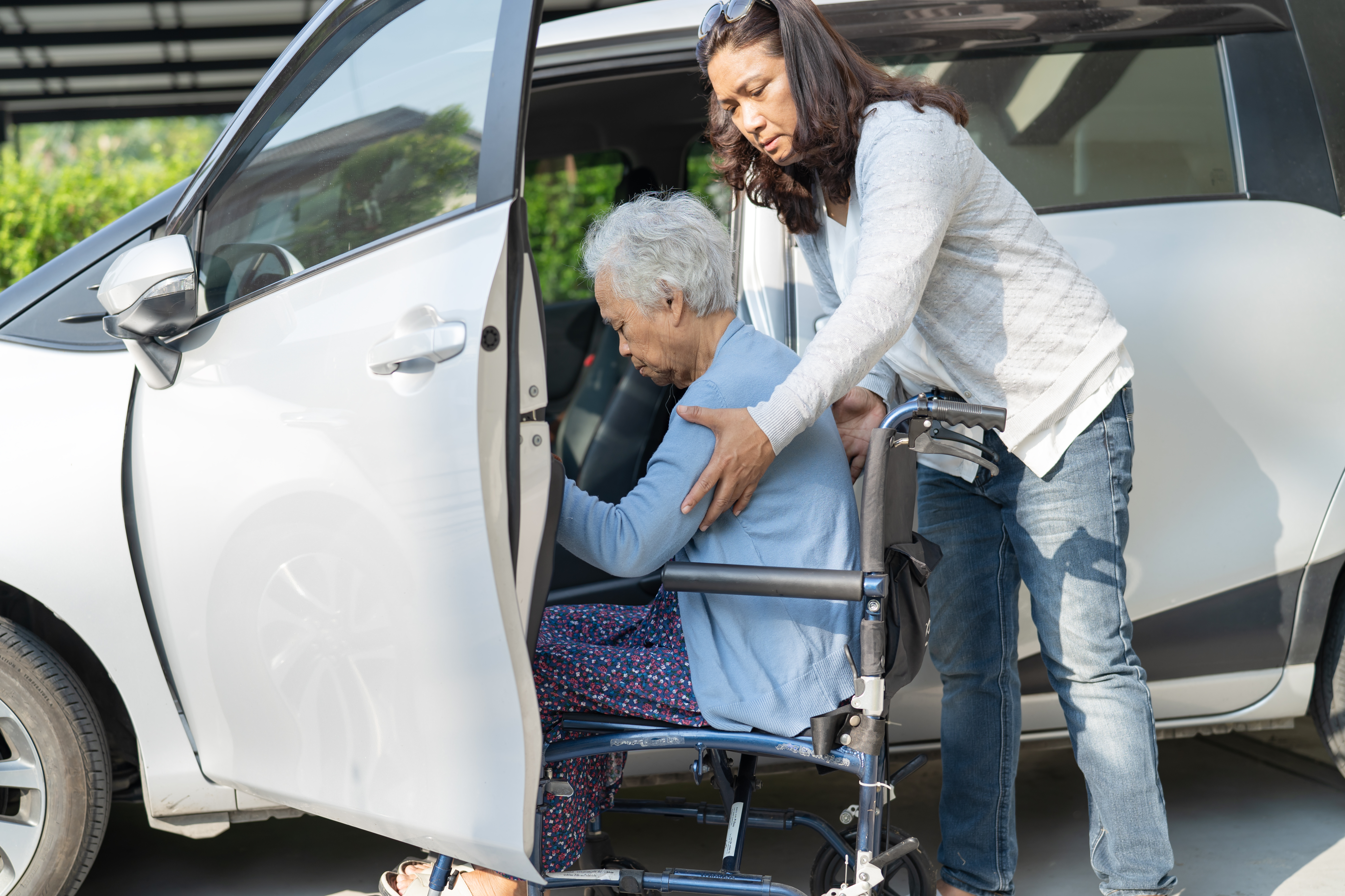 Assistance provided to elderly passenger using Disabled Taxi Melbourne service