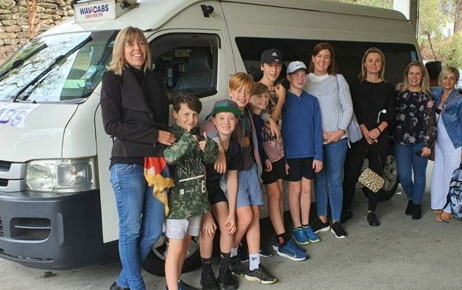 Day Tours Melbourne maxi cab for family group and corporate travel with Melbourne Super Maxi comfortable sightseeing transport